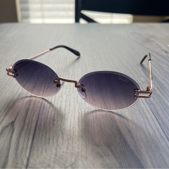 Quay Sunglasses “Literally Obssesed” with case and cleaning cloth - Picture 1 of 2
